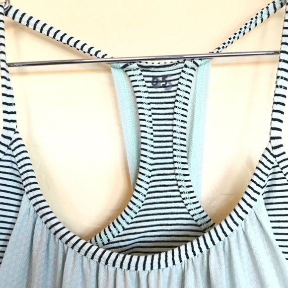 Lululemon athletic top size 4 - Picture 3 of 4